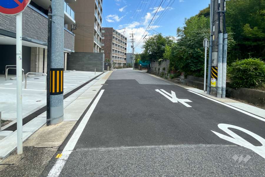 敷地南側の前面道路