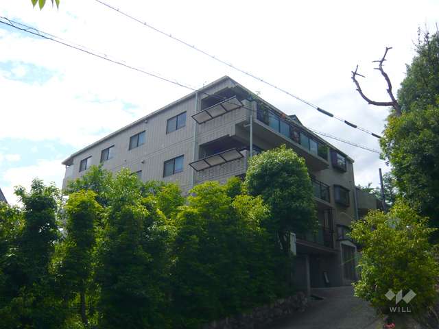 朝日プラザ雲雀丘西の外観（南側から）