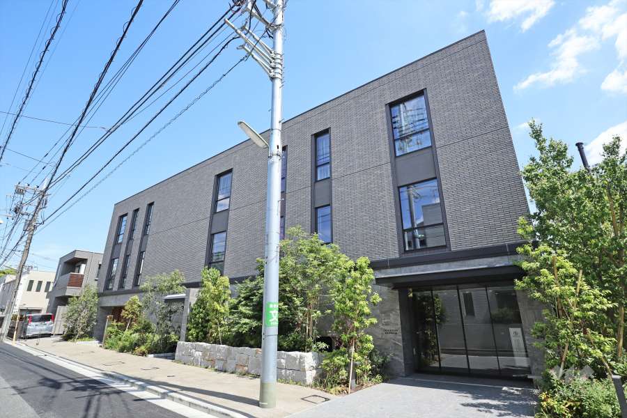 サンウッド世田谷明大前の外観（西側から）