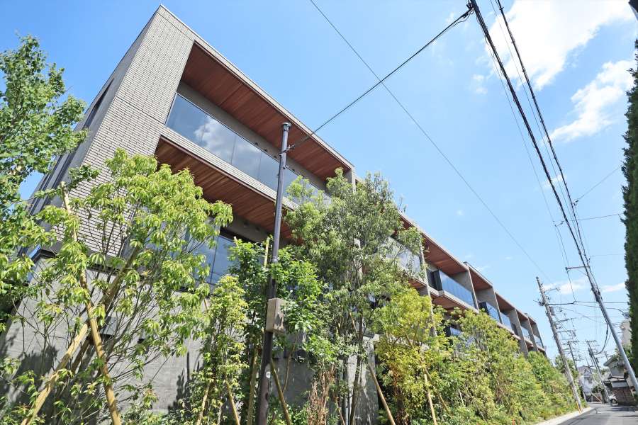 サンウッド世田谷明大前の外観(西側から)