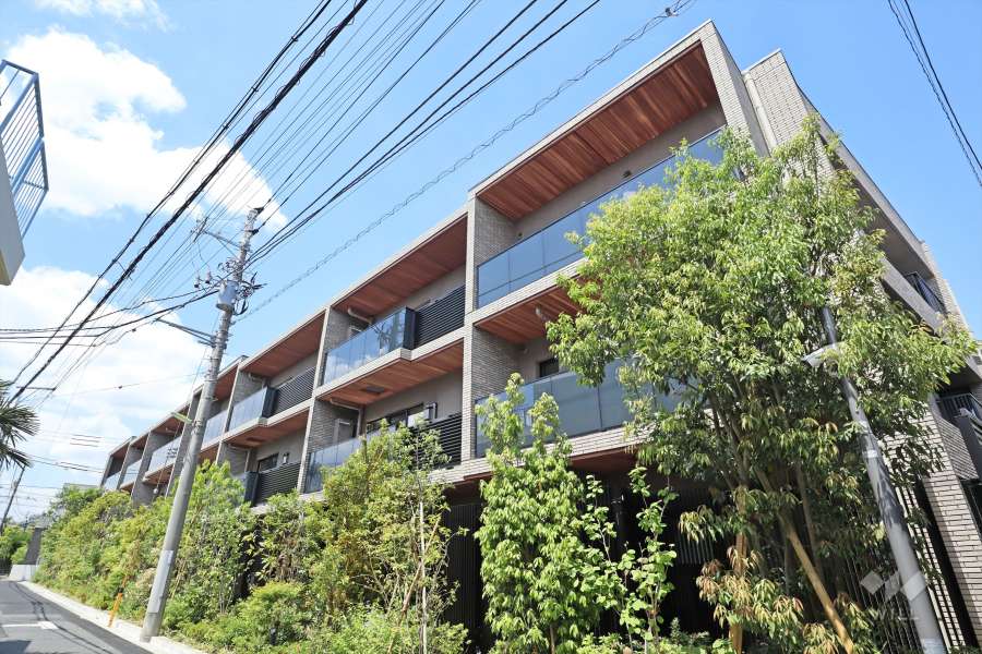 サンウッド世田谷明大前の外観(南側から)
