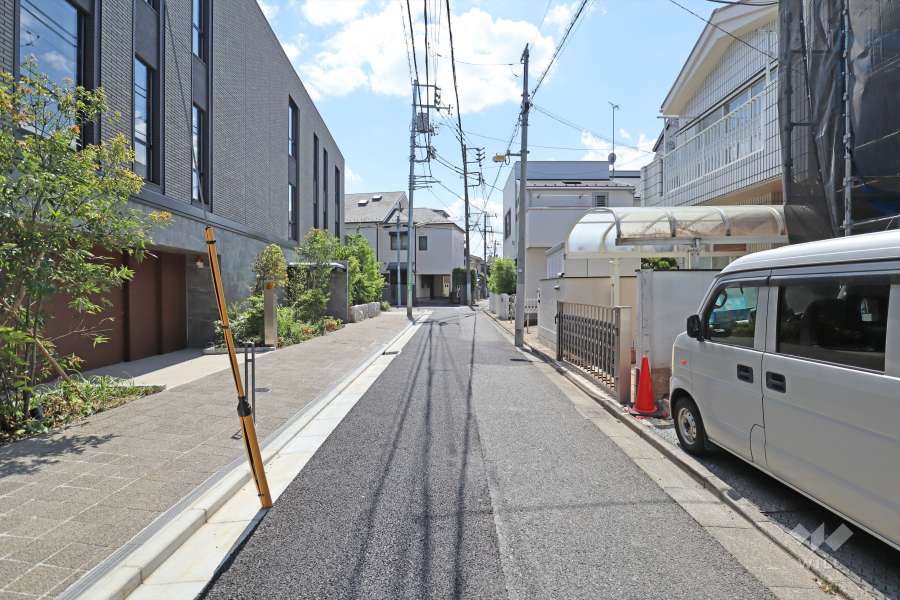 敷地北西側の前面道路