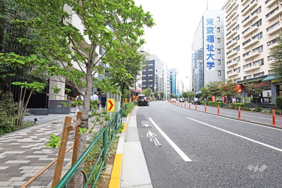 敷地東側の前面道路