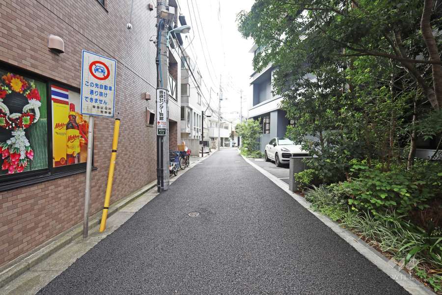 敷地南側の前面道路