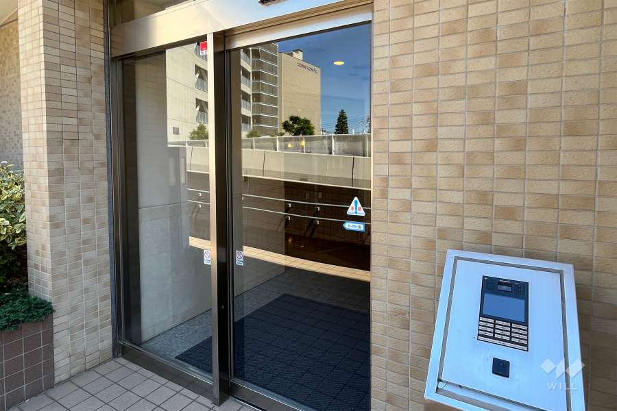 サブエントランスはオートロック付きです。