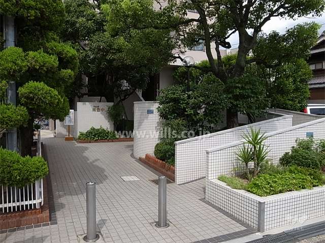 エントランスアプローチ（スロープ付き）