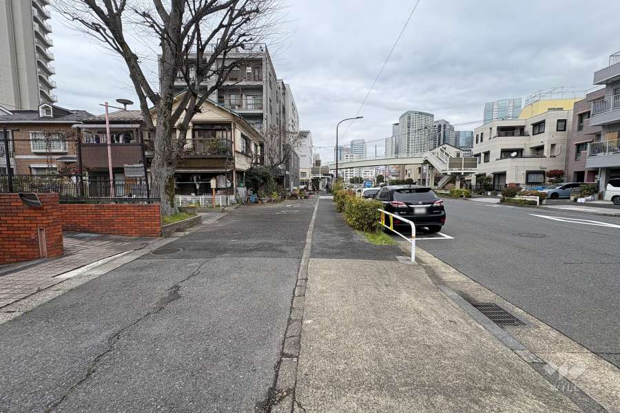 敷地北東側の前面道路