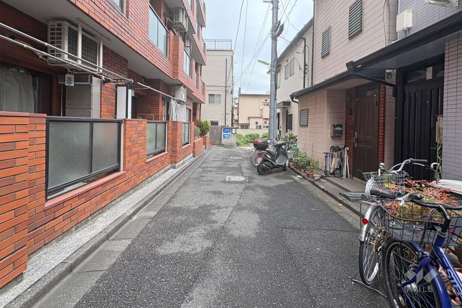 敷地南東側の前面道路