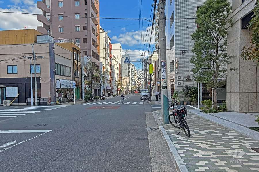 パークホームズ浅草橋の北側前面道路は福井町通りです(西側から)。