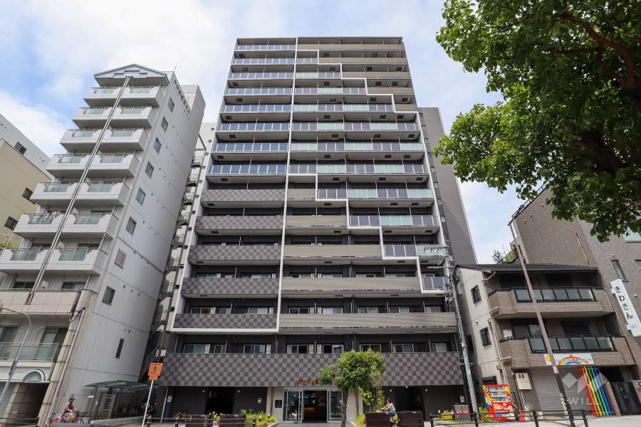 ファステート難波ラグジュの外観（南側から）