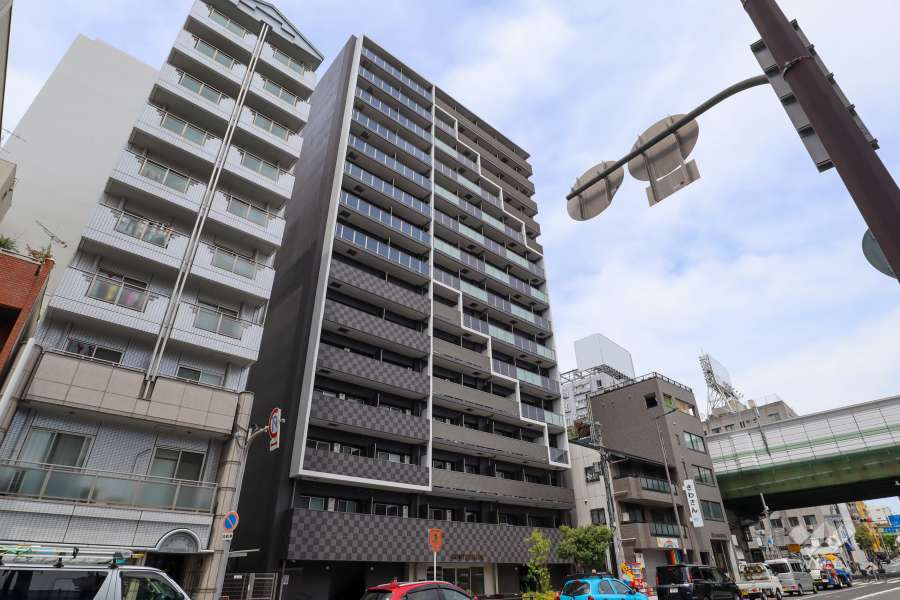 ファステート難波ラグジュの外観（南西側から）