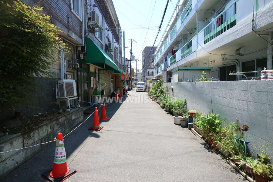 敷地東側の前面道路