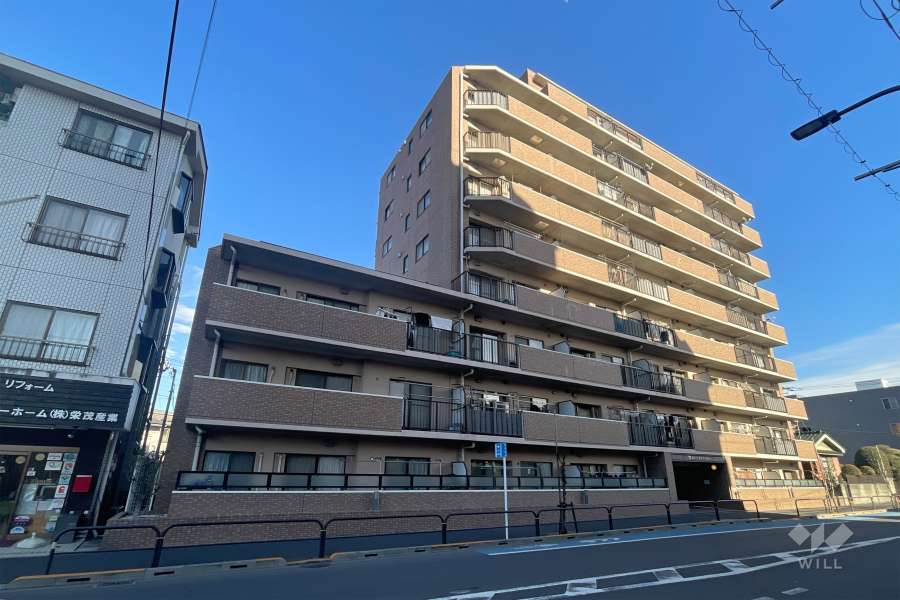 朝日パリオ西新井東館の外観（北西側から）