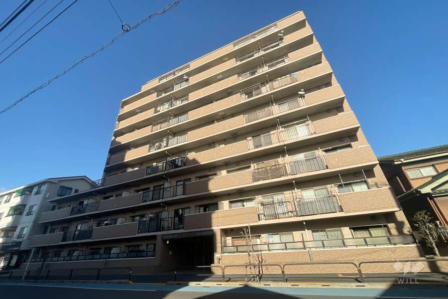 朝日パリオ西新井東館の外観（南側から）