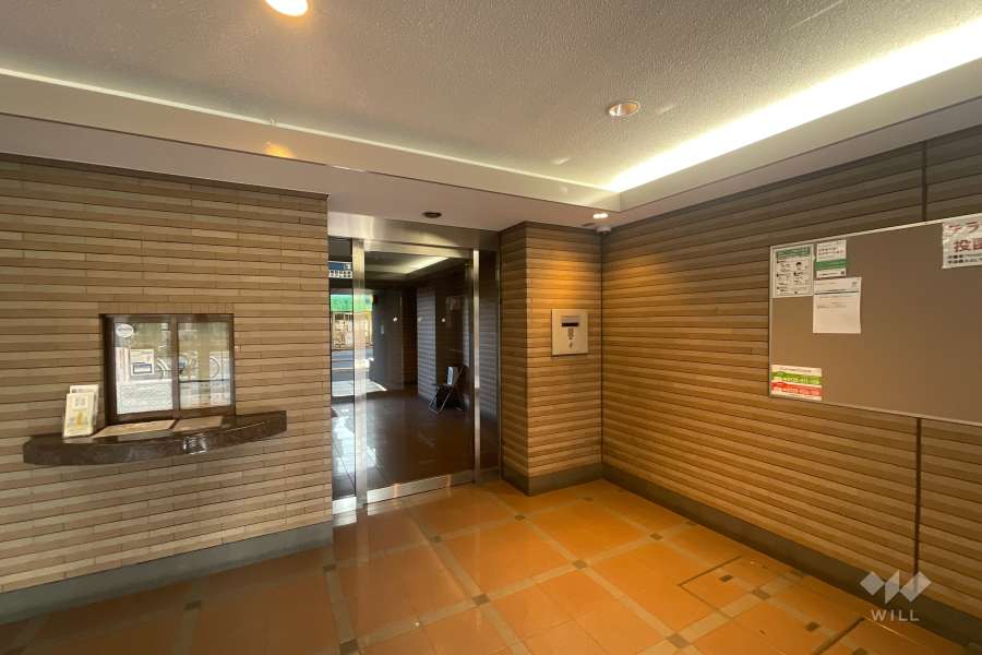 エントランスはオートロック付きです。