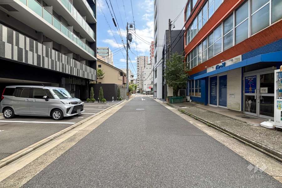 敷地南側の前面道路