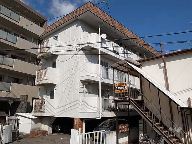 ロジェ宝塚の外観（南西側から）