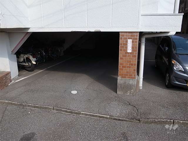 敷地内駐車場（高さ制限有り）