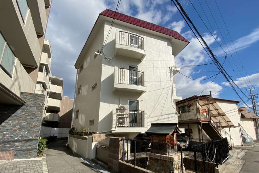 ロジェ宝塚の外観（西側から）