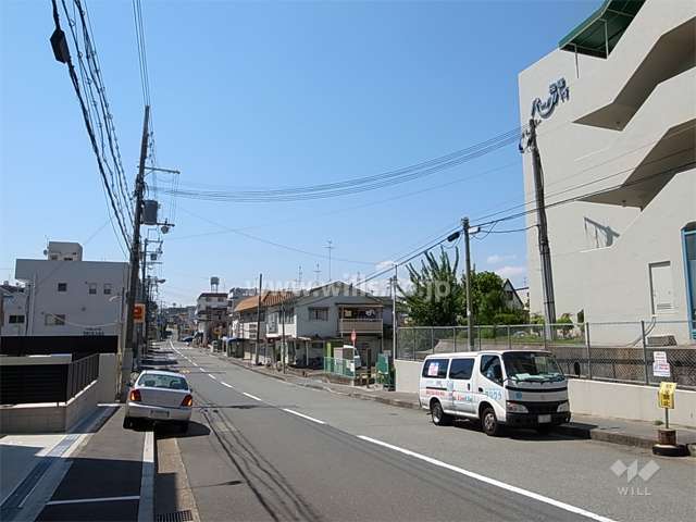 敷地南側の前面道路