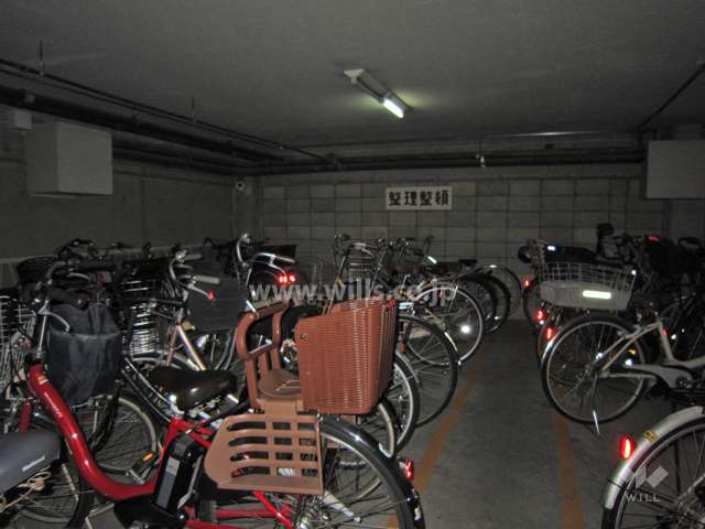 屋内にある駐輪場