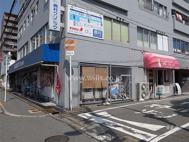1階、2階には店舗が入っています。