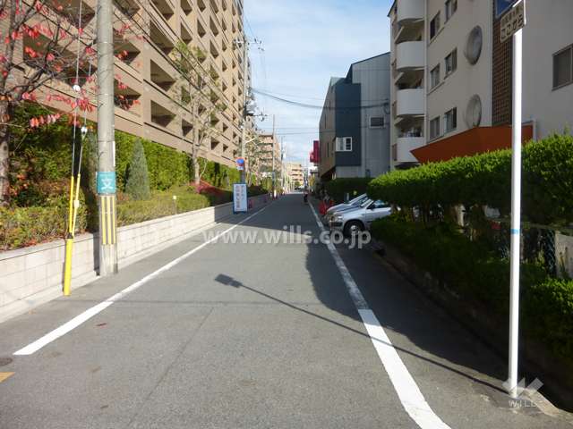 敷地北側の前面道路