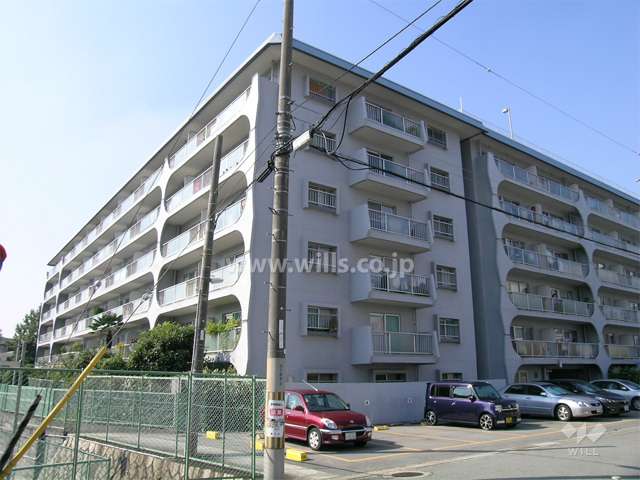 三ツ池台マンションの外観（南東側から）