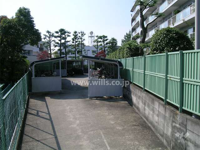 敷地南側にある駐輪場