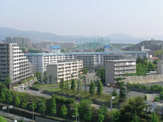 周辺はマンションが中心に立ち並ぶ住宅地です。