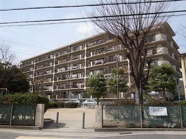 南ひばりガ丘コーポラスの外観（南東側から）