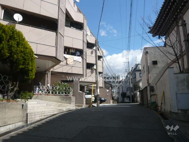 マンションの前面道路