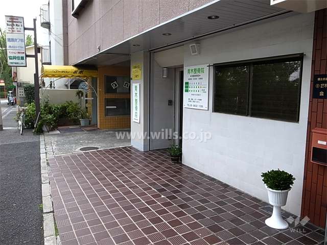 1階部分には店舗が入っています。