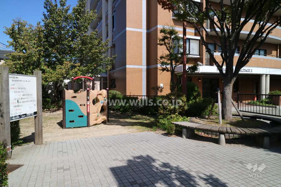 エントランス横の広場