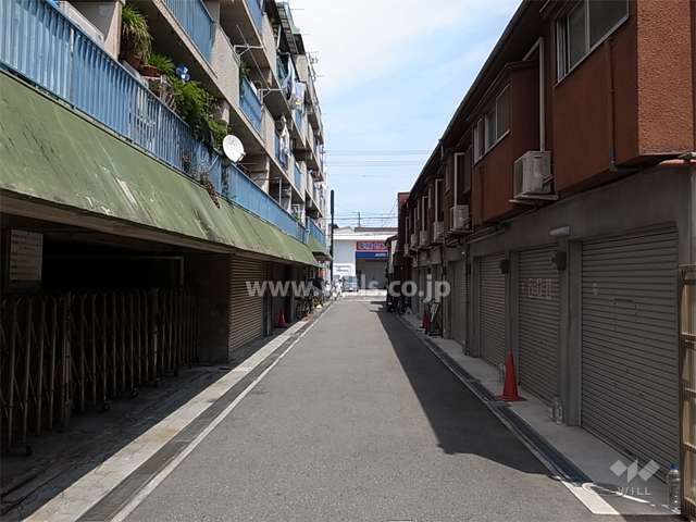 敷地南側の前面道路