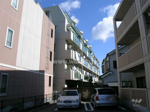 イスズハイツ・ベル山本丸橋の外観（南西側から）