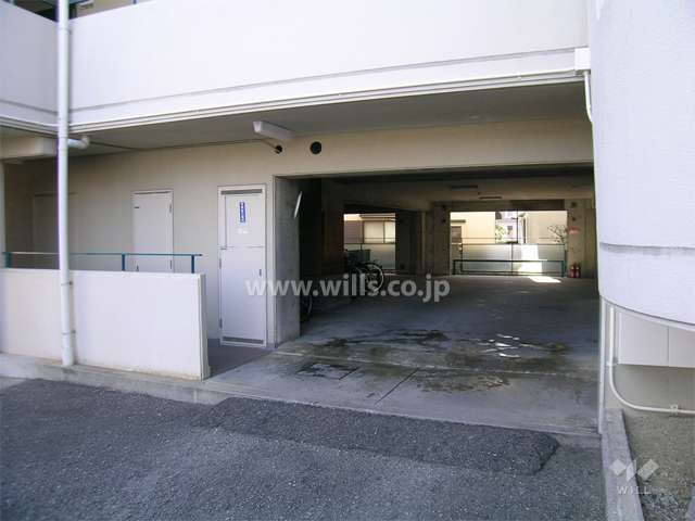 1階部分にある敷地内駐車場