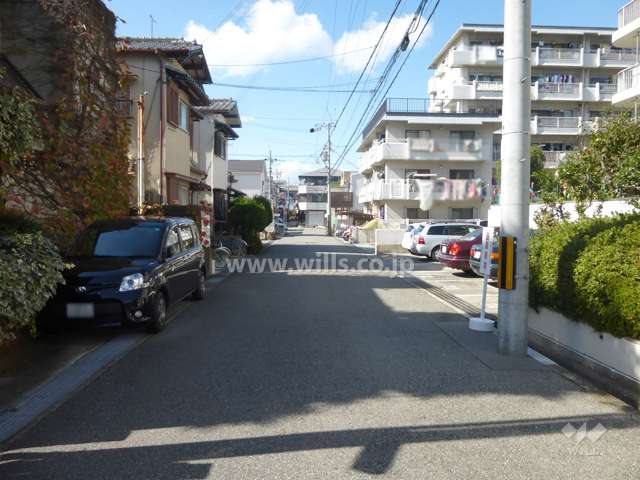 敷地南側の前面道路