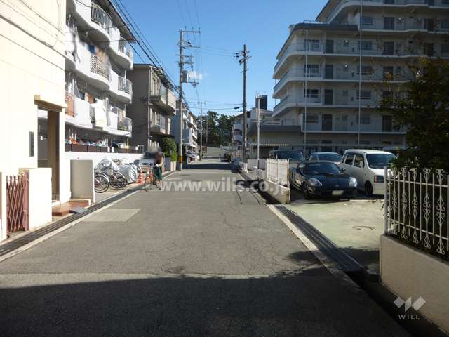 敷地北側の前面道路