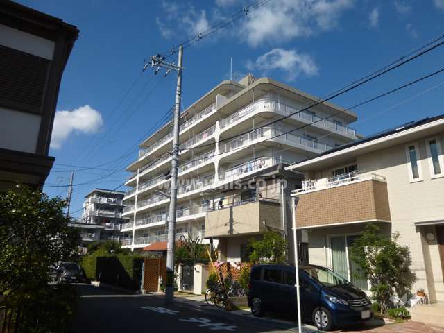 服部緑地スカイハイツの外観（南東側から）