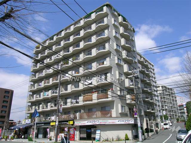緑地公園ロイヤルマンションの外観（南東側から）