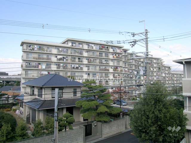 敷地南側は一戸建てが中心に立ち並ぶ住宅地です。