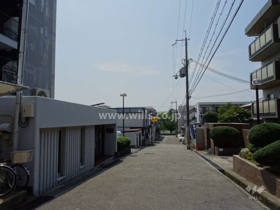 敷地北側の前面道路
