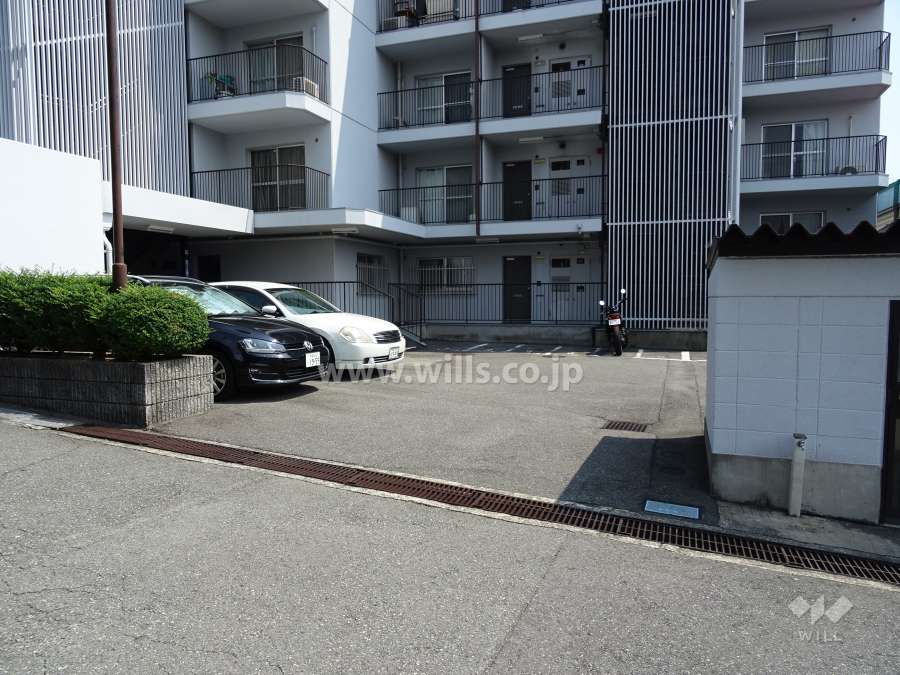 駐車場出入り口