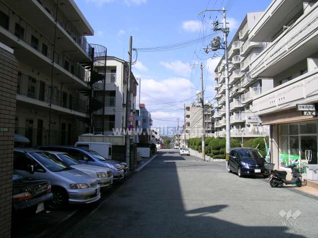 周辺は区画の整った住宅地です