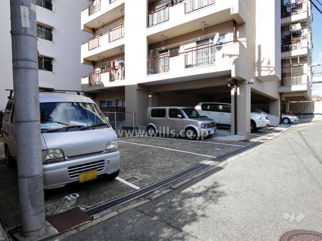 敷地内駐車場（屋外平面式・屋内平面式）