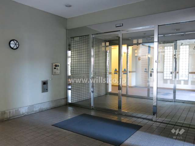 エントランスはオートロック付きです。