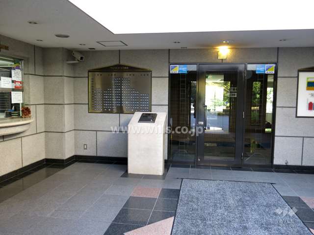 エントランスはオートロック付きです。