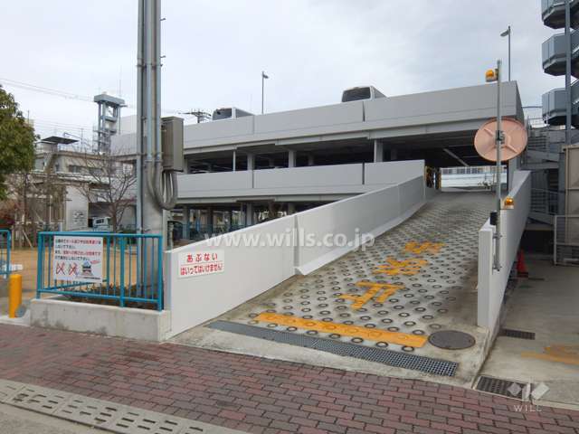 駐車場出入り口