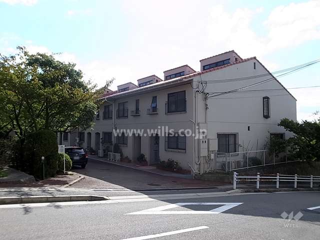 岡本テラスハウスＢ棟の外観（西側から）